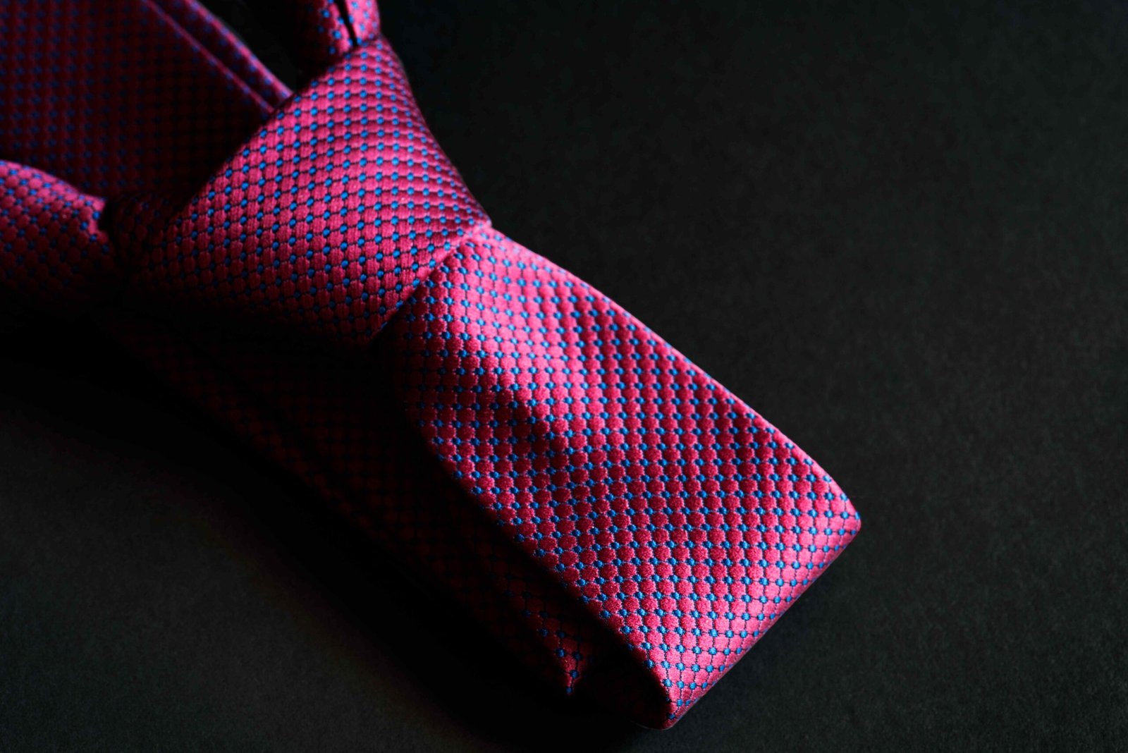 Viscontty Fashion nos dedicamos a la venta y distribución de corbatas al mayor. Viscontty Fashion con más de 25 años de experiencia.